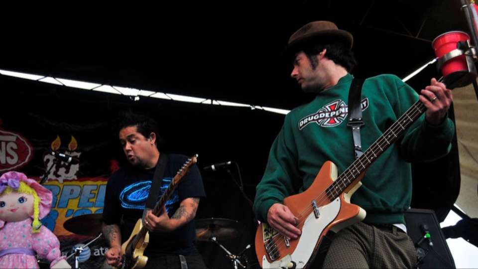 3 Iconic Punk Bass Lines And The Gear Behind Them Ultimate Guitar