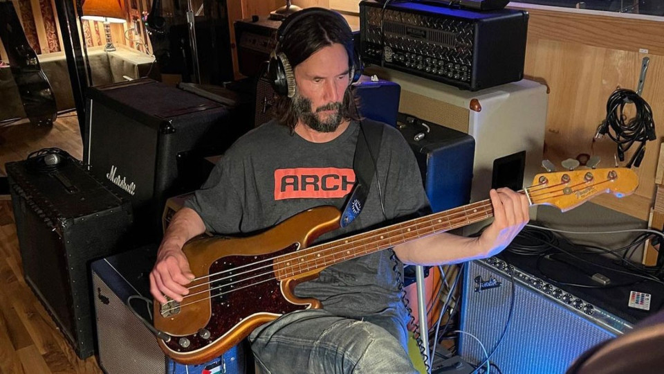 Keanu Reeves Recalls How He Started Playing Bass, Talks Early Musical  Influences | Ultimate Guitar